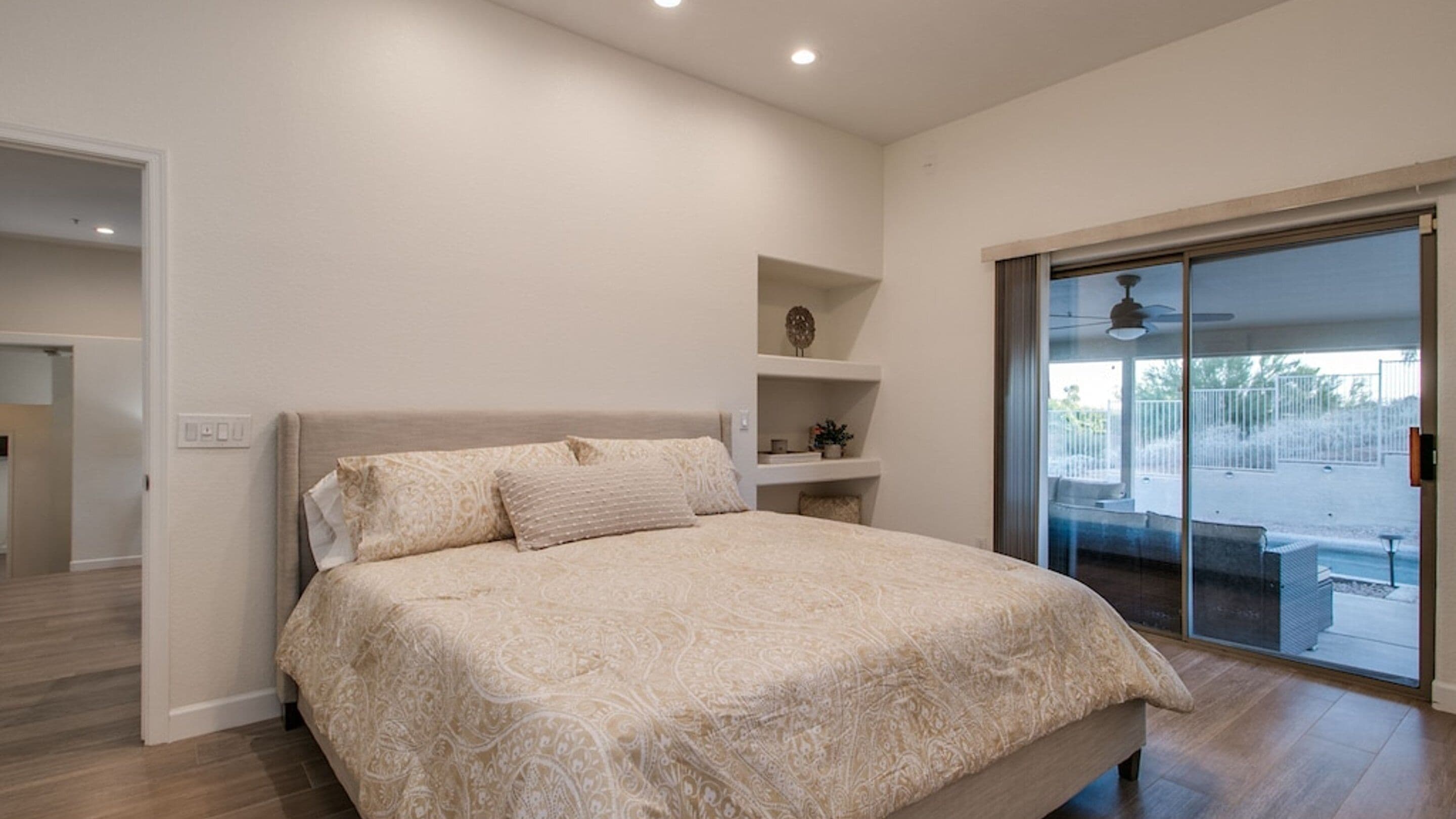 House (4 Bedrooms) | 4 bedrooms, iron/ironing board, bed sheets