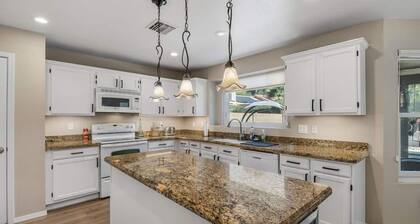 North Phoenix 4 Bdrm Vacation Home W/pool & Games!