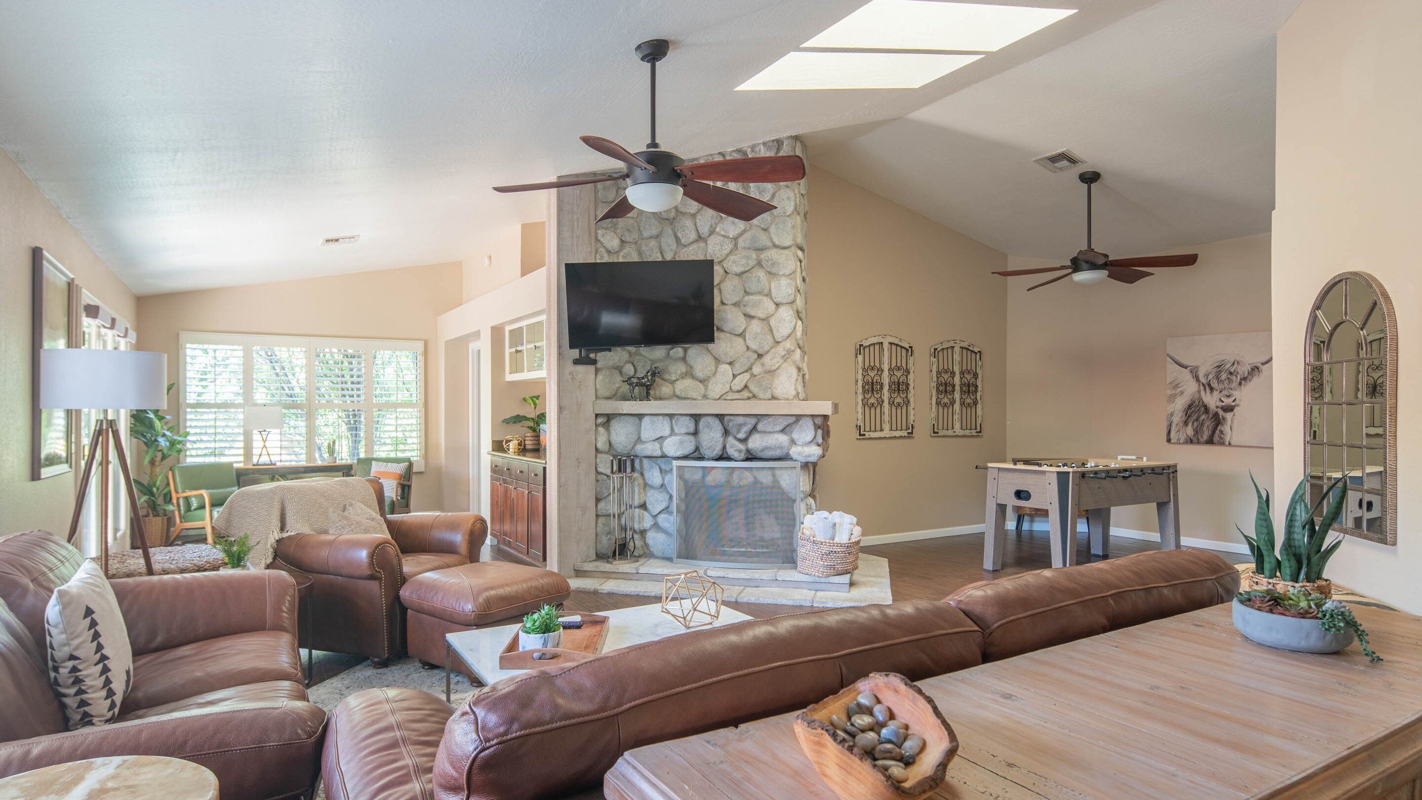 Estúdio (4 Bedrooms) | Área de estar | Pebolim