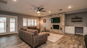 Living area - Modern Chic Old Town Scottsdale Home W/pool & Gym! (Scottsdale)