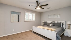 Studio (4 Bedrooms)