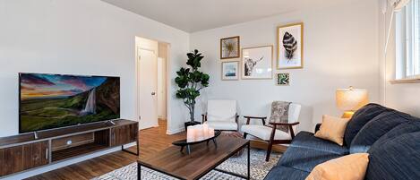 Condo, Multiple Beds, Kitchen, Garden View (1020 Garfield St. (Suite 5)) | Living area