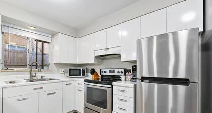 The Coral Suite, Stylish Stay in Old Town FoCo