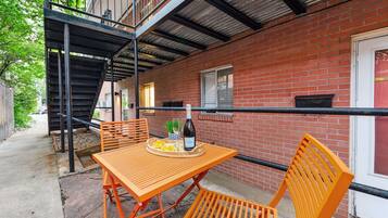 Condo, 1 Queen Bed with Sofa bed, Patio, Garden View (220 Peterson St Unit 2) | Outdoor dining