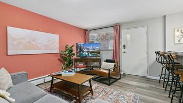 Condo, 1 Queen Bed with Sofa bed, Patio, Garden View (220 Peterson St Unit 2) | Living area | 40-inch TV with digital channels