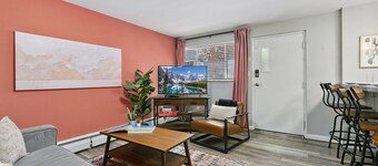 The Coral Suite, Stylish Stay in Old Town FoCo