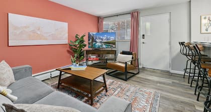 The Coral Suite, Stylish Stay in Old Town FoCo