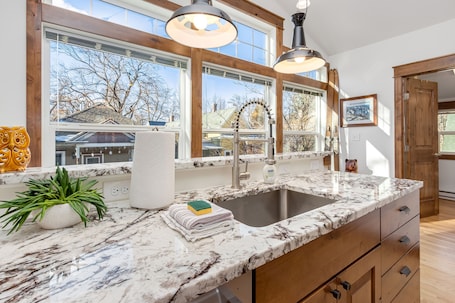 Refrigerador, microondas, lavavajillas, cafetera/tetera