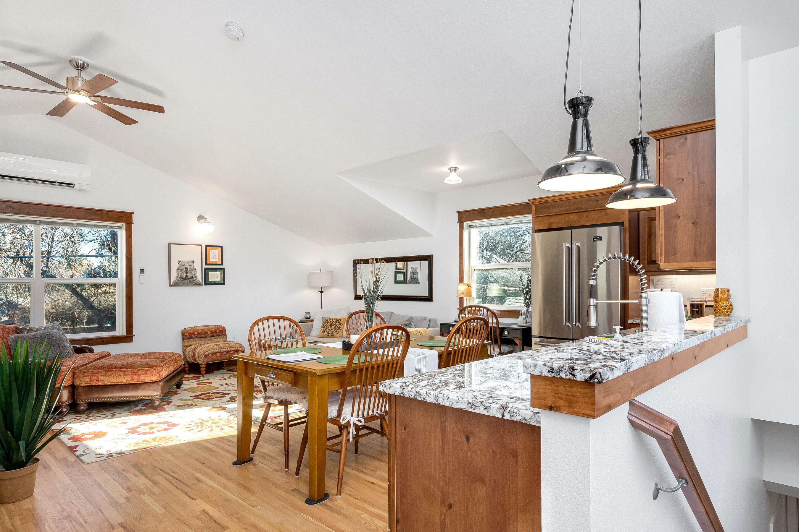 Apartamento, 1 cama de matrimonio grande con sofá cama, patio, vistas al jardín (722 Mathews St.) | Restauración