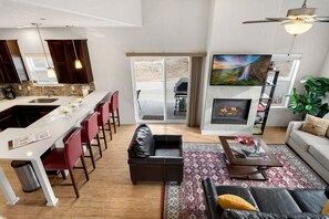 40-inch TV with digital channels, fireplace - Modern Townhome Steps From the Brewery District! (Fort Collins)