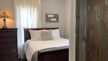 House, Multiple Beds, Patio, Garden View (325 N. Loomis Ave) | 1 bedroom, free WiFi, bed sheets