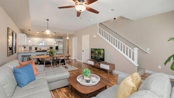 House, Multiple Beds, Kitchen, Garden View (874 Baum St. (Unit C)) | Living area | 40-inch TV with digital channels