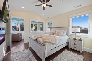 Casa, varias camas, patio, vista al jardín (305 N. Washington Ave) | 3 habitaciones, wifi gratis y ropa de cama 