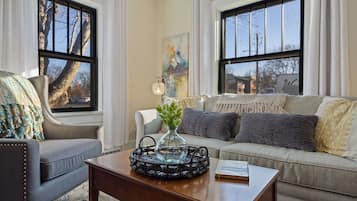 House, Multiple Beds, Patio, Garden View (305 N. Washington Ave) | Living area | 40-inch TV with digital channels