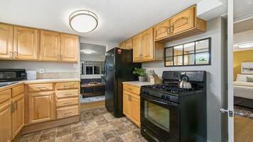 Apartment, Multiple Beds, Kitchen, Garden View (1944 7th Ave. - Lower) | Private kitchen | Fridge, microwave, oven, stovetop