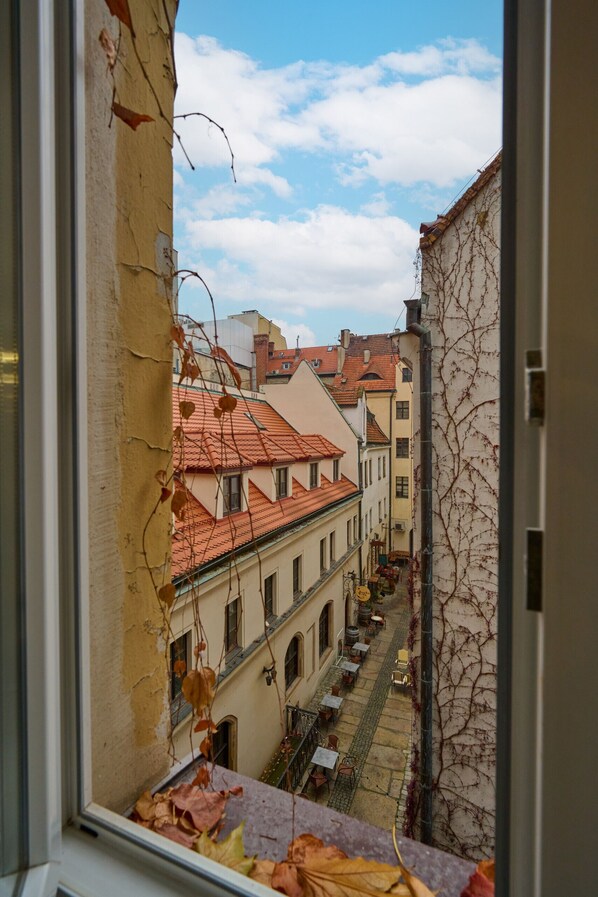 المنشأة من الداخل