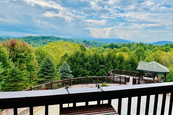 Gorgeous Blue Ridge View from the Balcony!