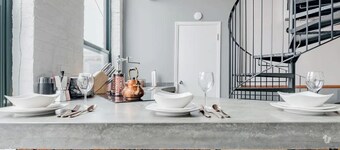 Elizabeth by Coast to Cactus | Chic Artists Loft