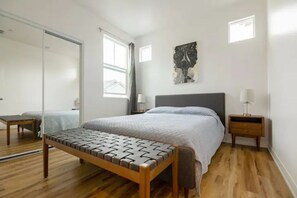 Room - Bright, Open Townhouse Nestled Between Bay & Beach (Imperial Beach)