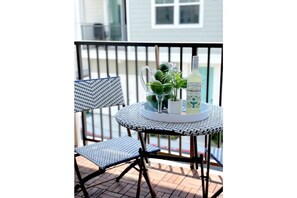 Outdoor dining - Bright, Open Townhouse Nestled Between Bay & Beach (Imperial Beach)