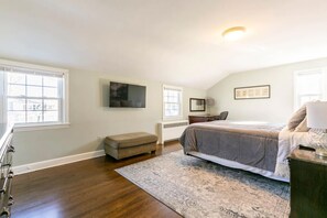 3 bedrooms, travel crib, WiFi, bed sheets