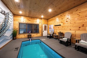 Alberca techada y alberca climatizada