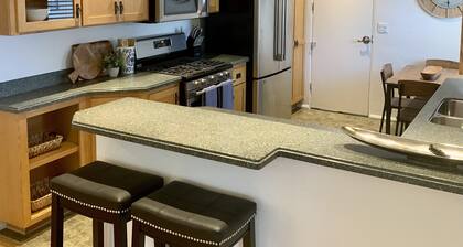 Beautiful 2bd 1ba Beach Cottage 1.5 blks from the beach!