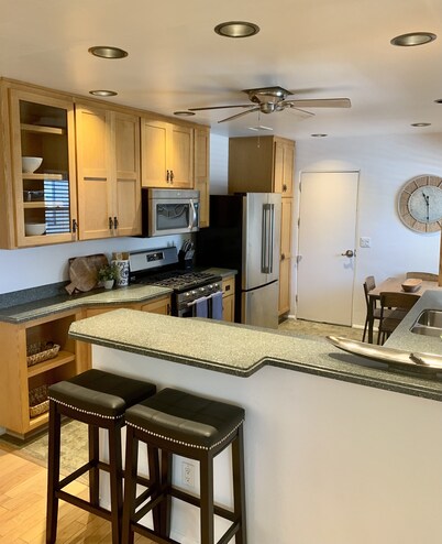 Beautiful 2bd 1ba Beach Cottage 1.5 blks from the beach!