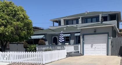 Beautiful 2bd 1ba Beach Cottage 1.5 blks from the beach!