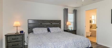 3 Schlafzimmer, Schreibtisch, Bügeleisen/Bügelbrett, WLAN