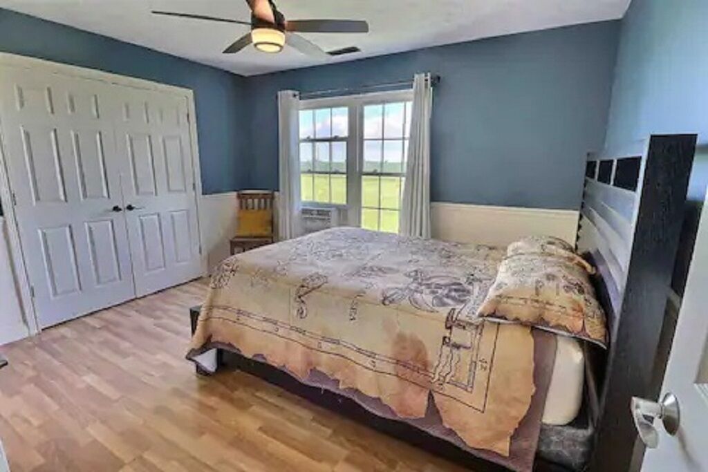 8 bedrooms, iron/ironing board, travel crib, free WiFi