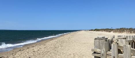 Beach nearby, sun-loungers, beach towels