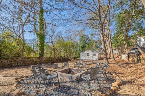 Cara's Cottage - 2 miles from Sanford Stadium