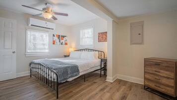 1 bedroom, desk, travel crib, free WiFi