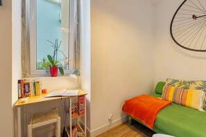 Interior - Lisbon Private Terrace APT (w/BBQ) w/AC and Private Entrance - 10min City Center (Lisboa)