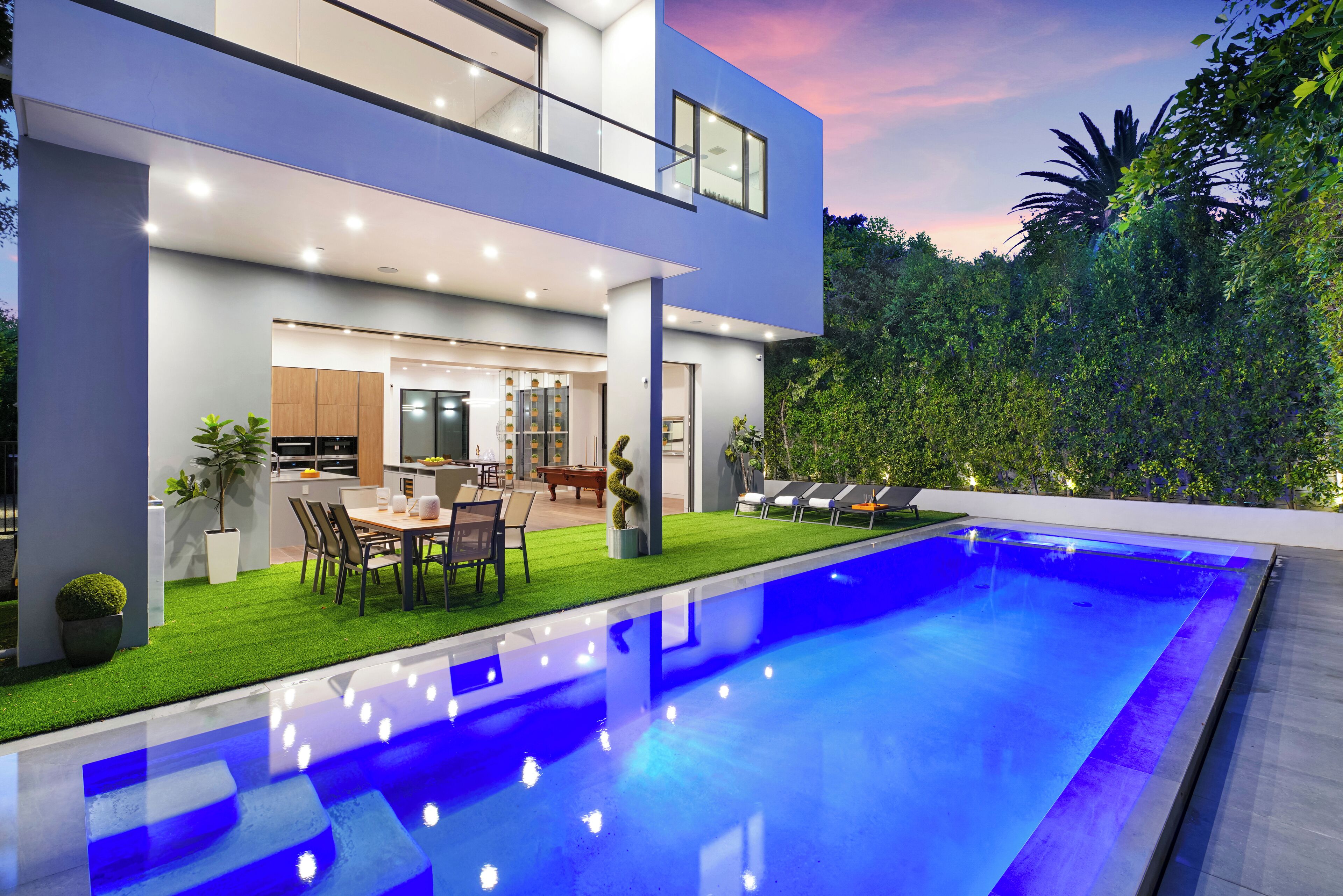 Villa Waldorf by LuxJB🥇14 Guests I 8 beds I Prime Location I Heated Pool I Gym