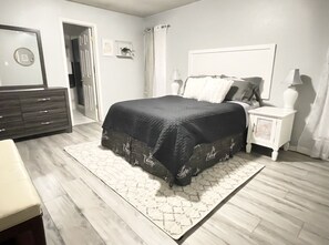 2 Schlafzimmer, Schreibtisch, Bügeleisen/Bügelbrett, kostenloses WLAN