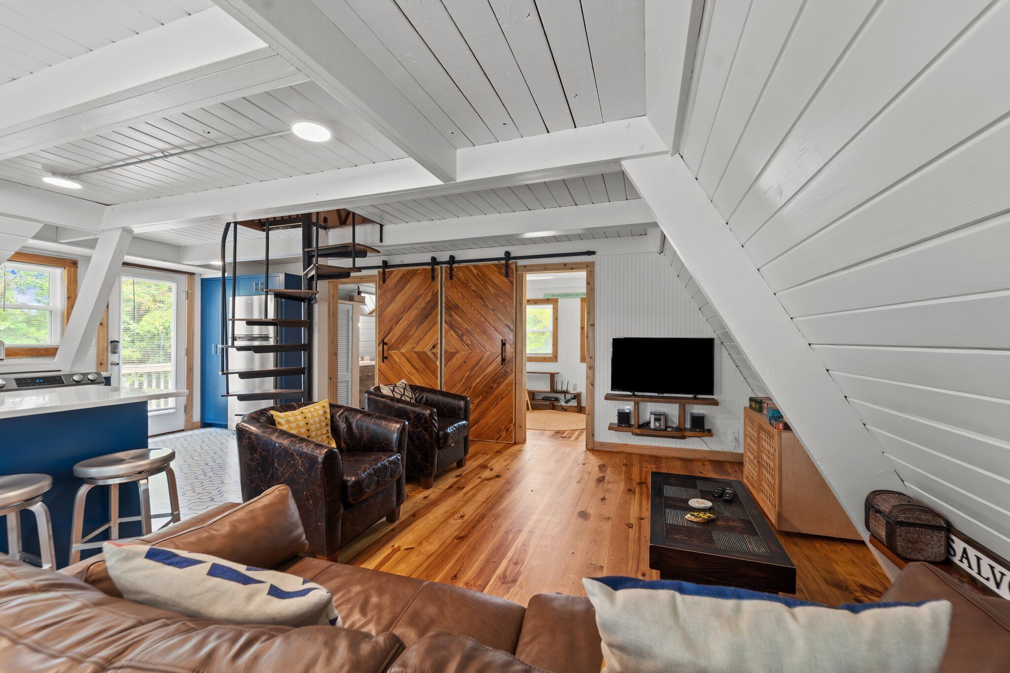 Trendy Oceanside Bohemian Cottage, 500ft To Beach, Hot Tub, Solar Heated Pool, & Sun Decks - Outer Banks, NC