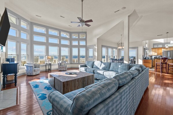 Smart TV, DVD player, books, offices - Soundfront, Pool, Hot Tub, Elevator, Private Dock, Boat Ramp, & Game Room (Salvo)