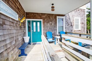 Terrace/patio - Oceanside, Handicap Friendly, Hot Tub, & Easy Beach Access (Avon)