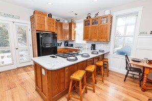 Fridge, microwave, oven, stovetop - Oceanside, Handicap Friendly, Hot Tub, & Easy Beach Access (Avon)