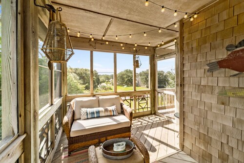 Canal Front, Dog Friendly, Dock & Hot Tub