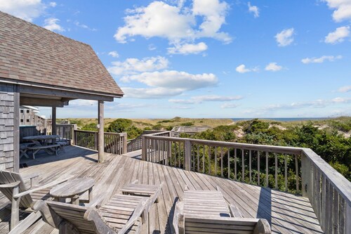 Beachfront, Oceanviews, Dog Friendly, Private Beach Access & Hot Tub