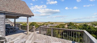 Beachfront, Oceanviews, Dog Friendly, Private Beach Access & Hot Tub