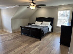 4 bedrooms, desk, iron/ironing board, free WiFi