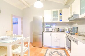 Refrigerador, microondas, horno y lavavajillas 