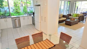 Interior - Coral Drive Retreat Port Douglas (Port Douglas)