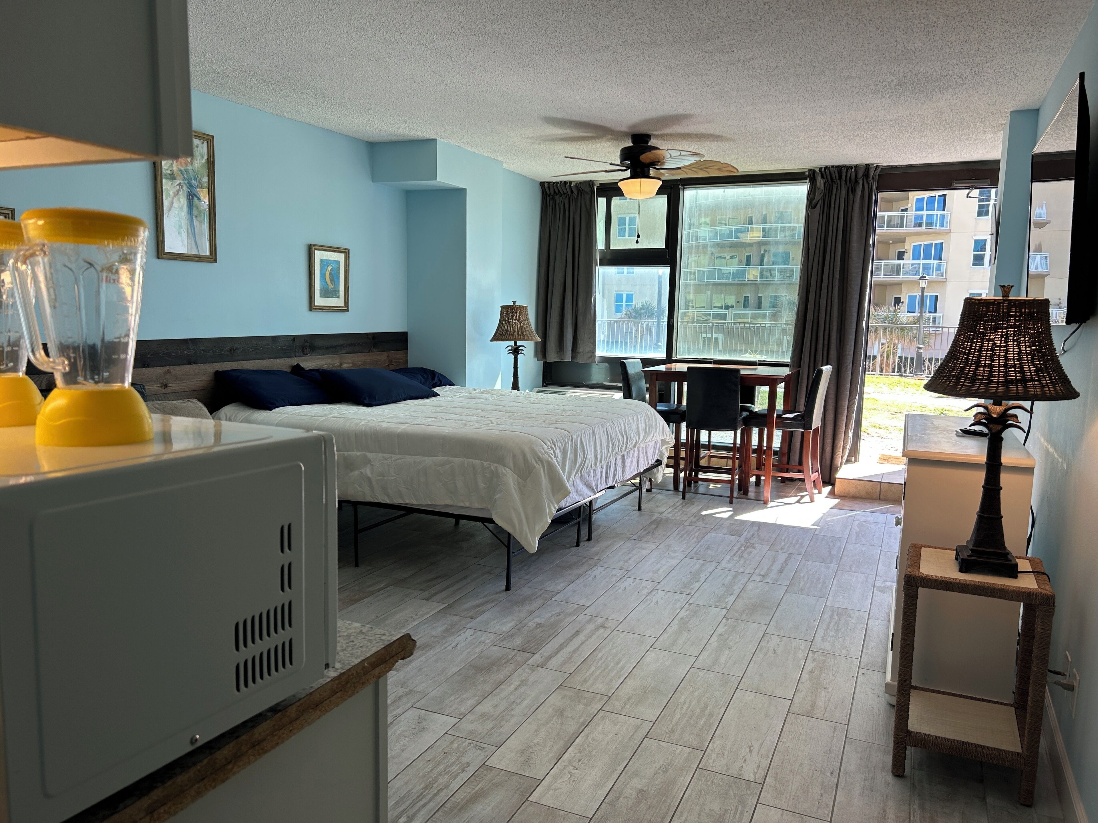 1 habitación, tabla de planchar con plancha, wifi gratis y ropa de cama 