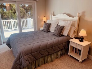 5 bedrooms, iron/ironing board, free WiFi - Rehoboth family home sleeps 13 and just 1.5 blocks to the beach! (Rehoboth Beach)