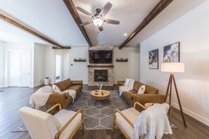 Smart-TV, Kamin, Videospielkonsole